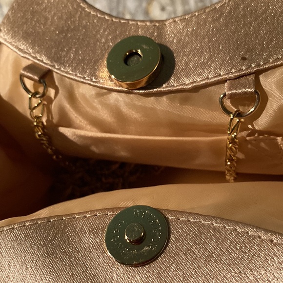 Clutch purse with shoulder strap option. - Picture 3 of 7